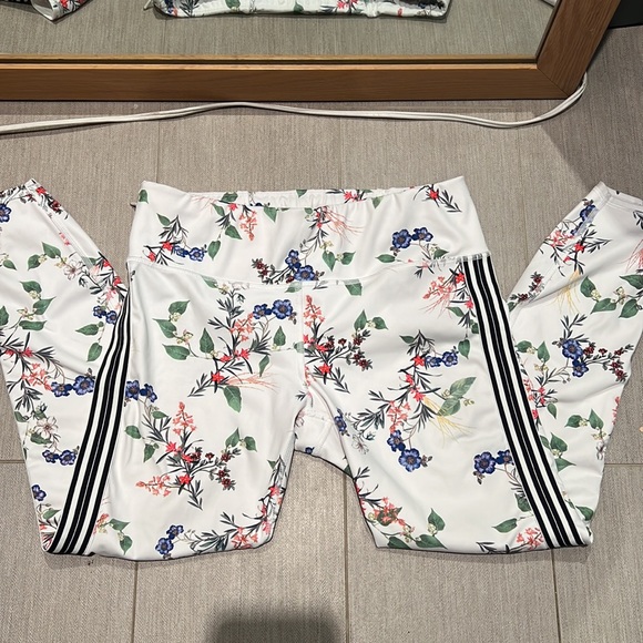 Athleta Workout Set - Picture 3 of 4